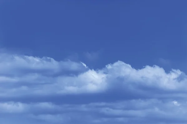 Μπλε σύννεφα — Φωτογραφία Αρχείου