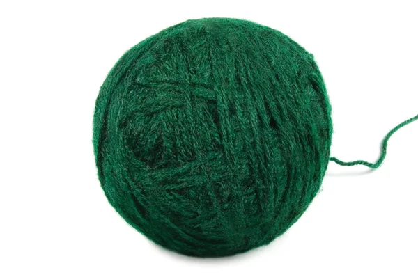 Bola de lã fina verde natural e fio isolado clew macro closeup — Fotografia de Stock