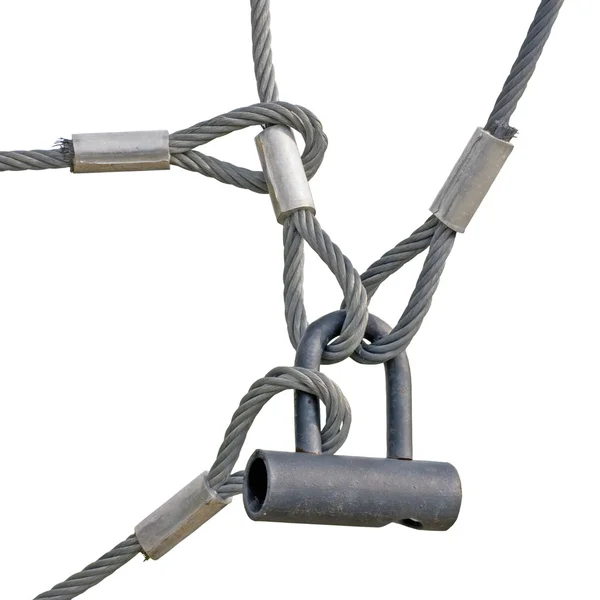 Industriële veiligheidsslot en interlocked draad lus touwen close-up geïsoleerd — Stockfoto