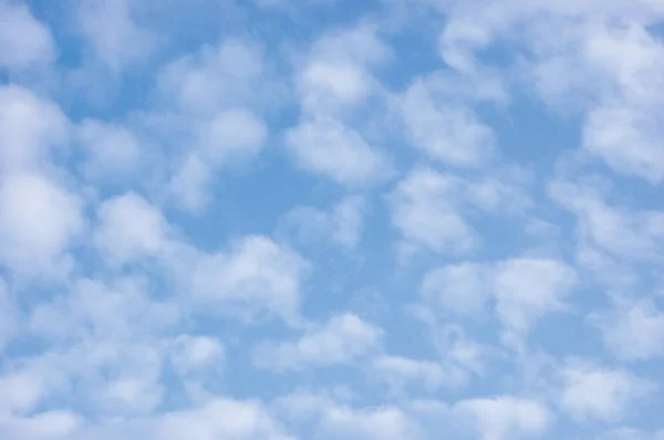 Lichte cloudscape, zomer wolken — Stockfoto