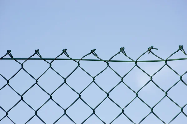 Nova cerca de segurança de arame — Fotografia de Stock