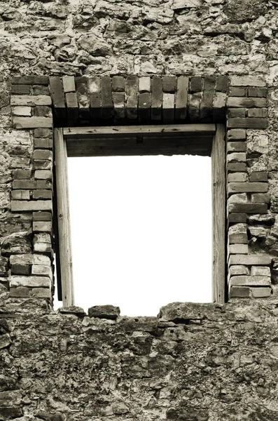Ruined rustic limestone boulder rubble wall masonry stonework window frame — Stock Photo, Image