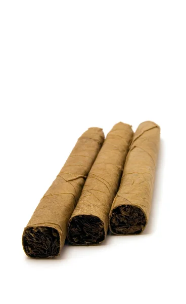 Tre sigari stack macro primo piano isolati sigari cubani e ombra — Foto Stock
