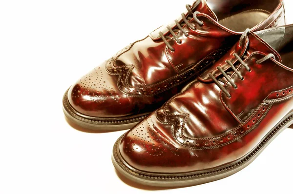 Par de sapatos castanhos à moda antiga isolados — Fotografia de Stock