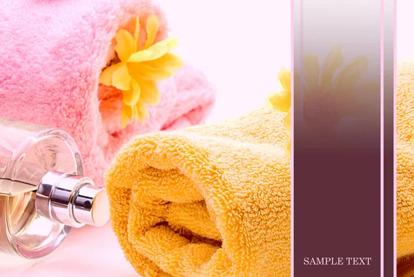 Composición spa de toalla y flor — Foto de Stock