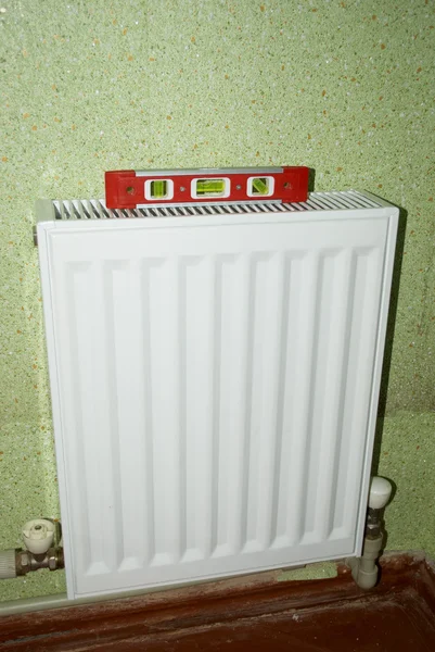 Радиатор с красным уровнем — стоковое фото