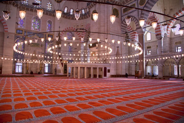 Inde i Suleymaniye moskeen Royaltyfrie stock-billeder