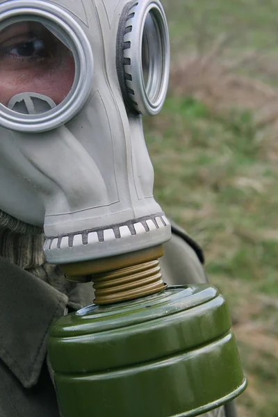 Plynová maska uživatele zblízka — Stock fotografie