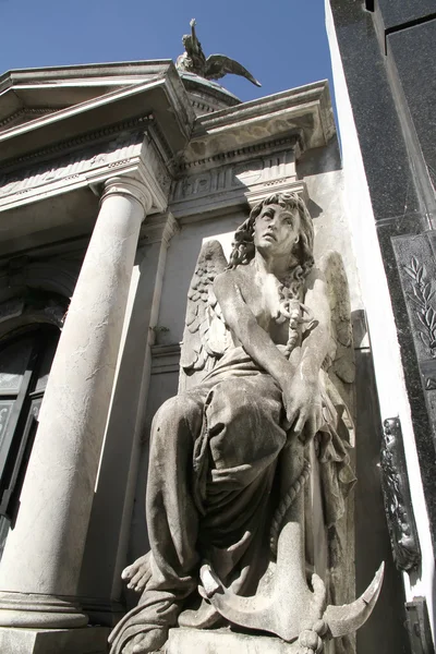 Estátua no Cemitério da Recoleta — Fotografia de Stock