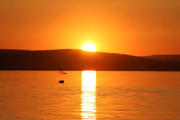 Auringonlasku Balatonjärvellä — kuvapankkivalokuva