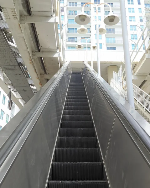 Escalera mecánica exterior —  Fotos de Stock