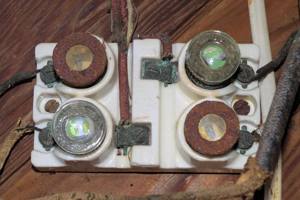 Caja de interruptores de moda antigua —  Fotos de Stock