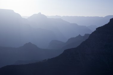 Büyük Kanyon manzaralı sabah katmanları