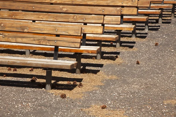 Openlucht houten amfitheater zitplaatsen abstract — Stockfoto