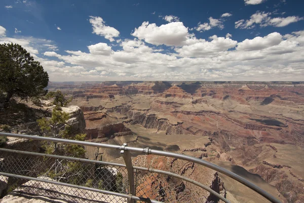 Vackra grand canyon landskap Visa turist räcke — Stockfoto