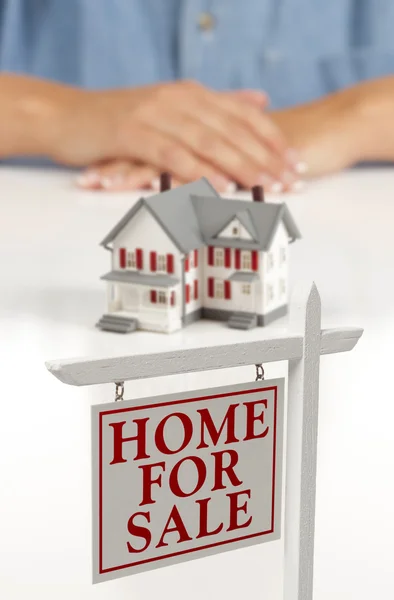 Womans Hands Behind House and Real Estate Sign in Front — Stock Photo, Image