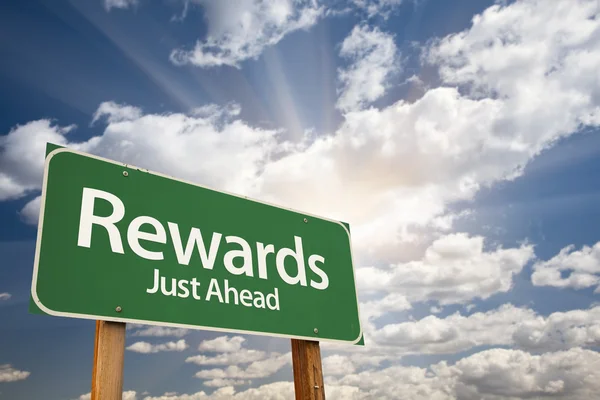Rewards Green Road Sign Against Clouds — Stock Photo, Image