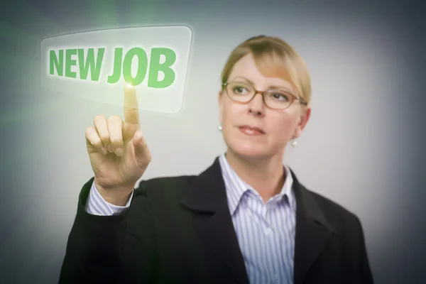 Frau drückt neuen Job-Knopf auf interaktivem Touchscreen — Stockfoto