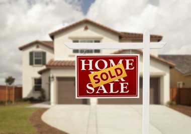 satılan gayrimenkul işareti ve ev