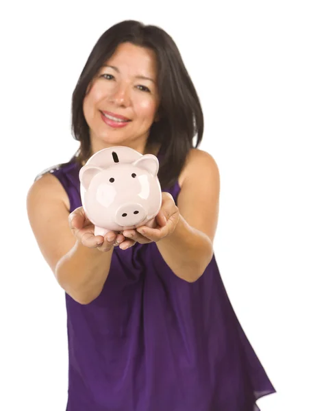 Усміхаючись латиноамериканського жінка холдингу Piggy Bank на білому — стокове фото