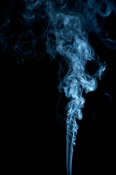 在黑色的抽象蓝烟 — 图库照片