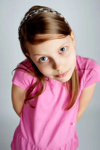Zabawa portret urocza dziewczynka — Zdjęcie stockowe