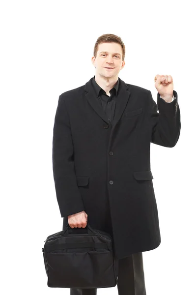 Atraktivní mladý muž v černém kabátě na bílém pozadí — Stock fotografie