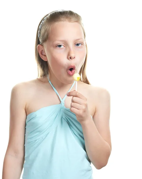 性格开朗的小女孩与棒棒糖唱歌 — 图库照片