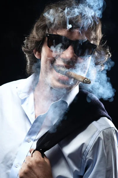 Closeup portret van een man met sigaar — Stockfoto