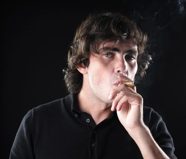 Closeup portret van een man met sigaar — Stockfoto