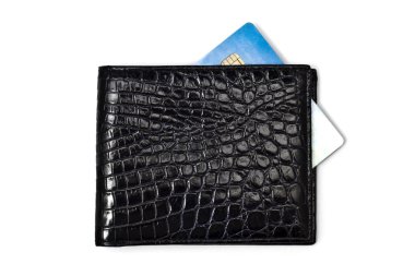 siyah wallet ile kredi kartı üzerinde beyaz izole