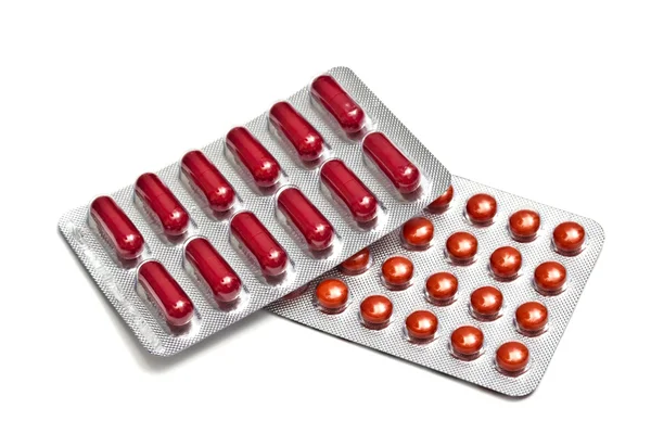 Rote Pillen und Kapseln — Stockfoto