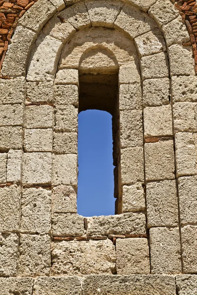 Ventana de ruinas del antiguo templo de Rodas —  Fotos de Stock