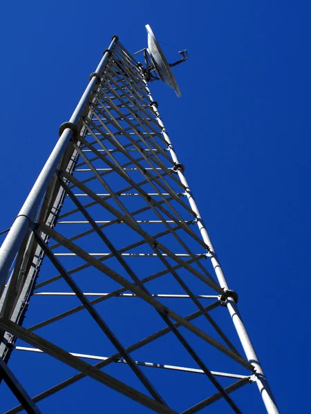 Antena de transmissão por satélite — Fotografia de Stock