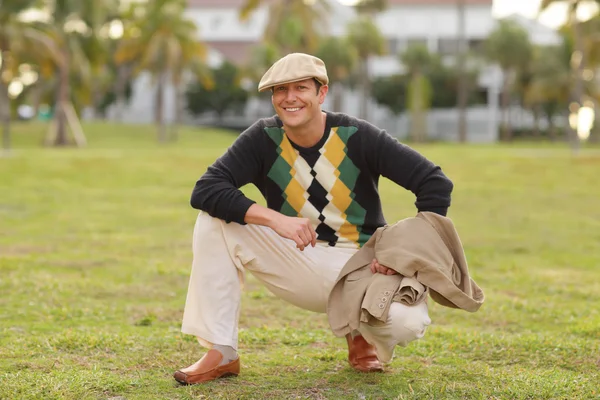 Человек в свитере из аргайля — стоковое фото