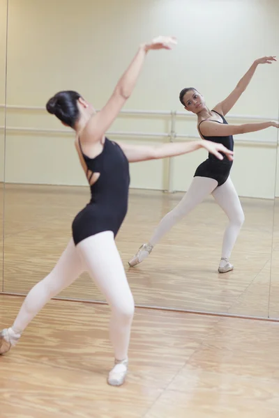Ballerina in de praktijk — Stockfoto