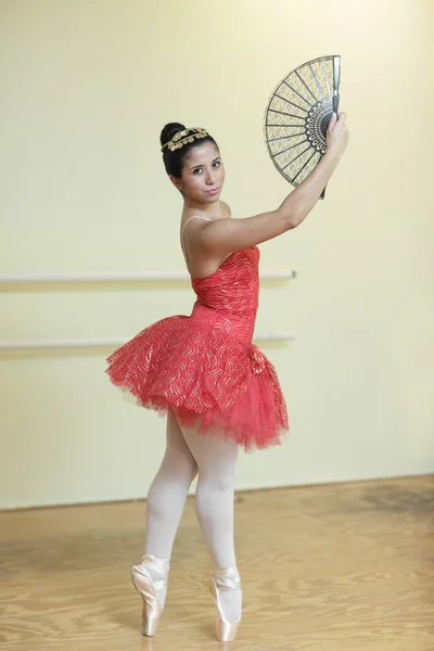 Ballerina im roten Tutu — Stockfoto