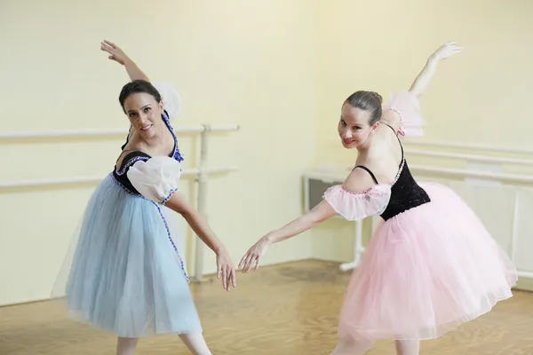 Bailarinas en el estudio de baile — Foto de Stock