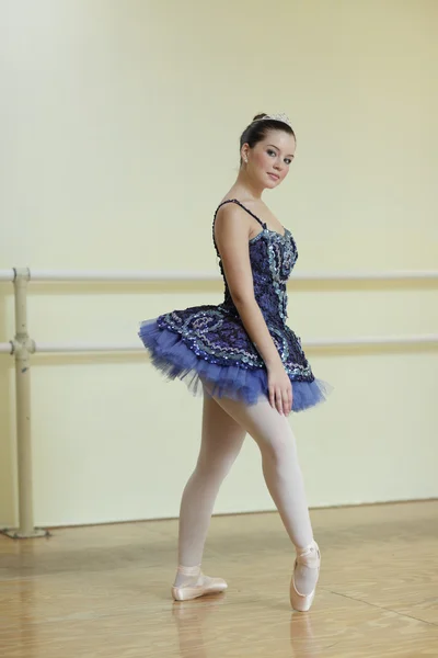 Ballerina i pose — Stockfoto