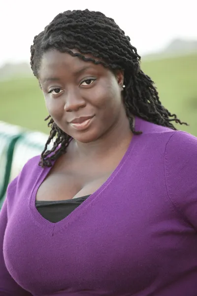 アフリカ系アメリカ人女性胸の谷間 — ストック写真