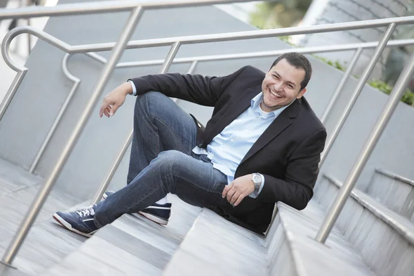 Mladý latino podnikatel — Stock fotografie