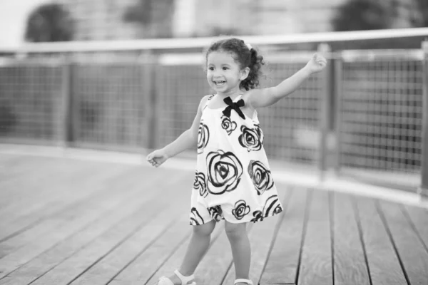 웃 고 행복 한 아이 — 스톡 사진