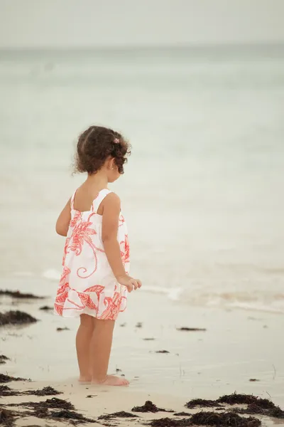 Παιδί στην παραλία — Φωτογραφία Αρχείου