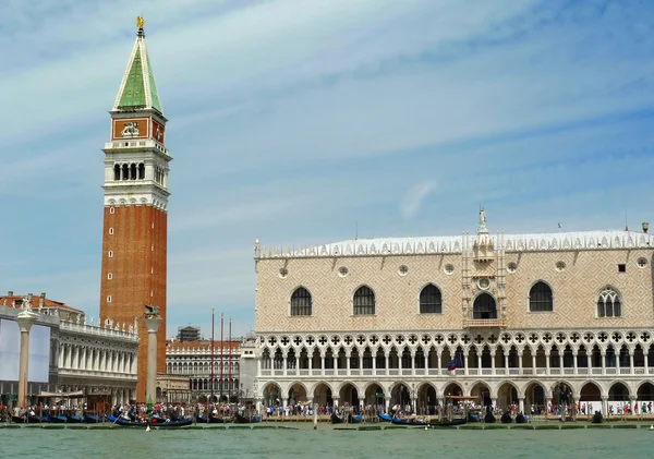 Venetië, san marco gezien vanuit het kanaal, horizontale — Stockfoto