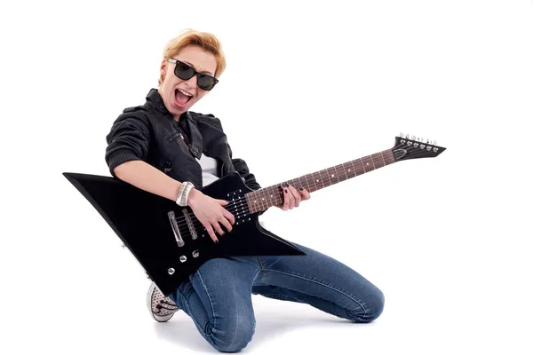 Rockstar hrát elektrická kytara — Stock fotografie