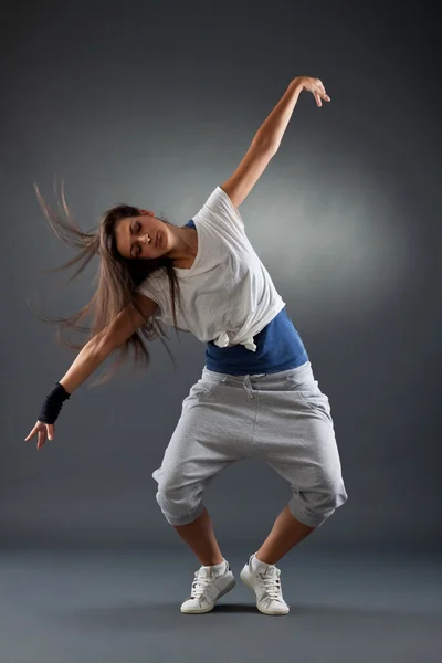Chica con estilo bailando ballet moderno — Foto de Stock