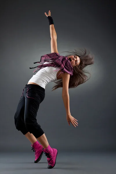 Headbanging nowoczesny styl tancerz pozowanie — Zdjęcie stockowe