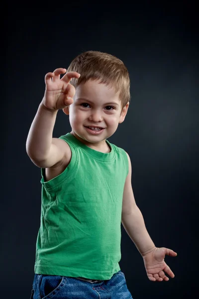 Malé dítě ok gesto — Stock fotografie
