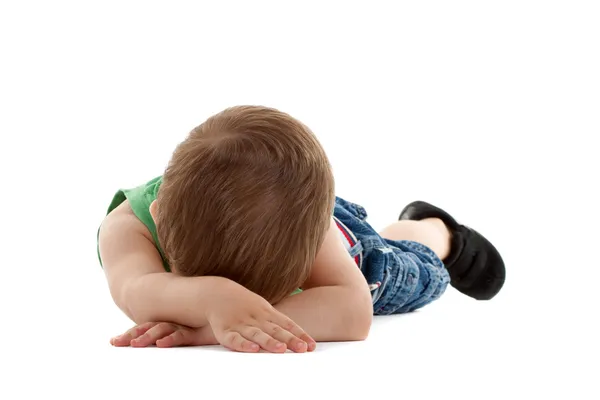 작은 아이 바닥에 누워 — 스톡 사진