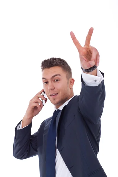 Бізнесмен робить знак перемоги під час розмови по телефону — стокове фото